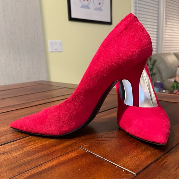 Guess Red Suede Pumps 3.5” Heels - Picture 5 of 16